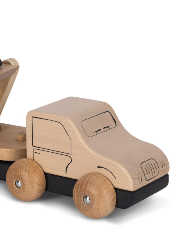 Wooden Car Carrier FSC, Truck Toy - Konges Slojd - Image 9