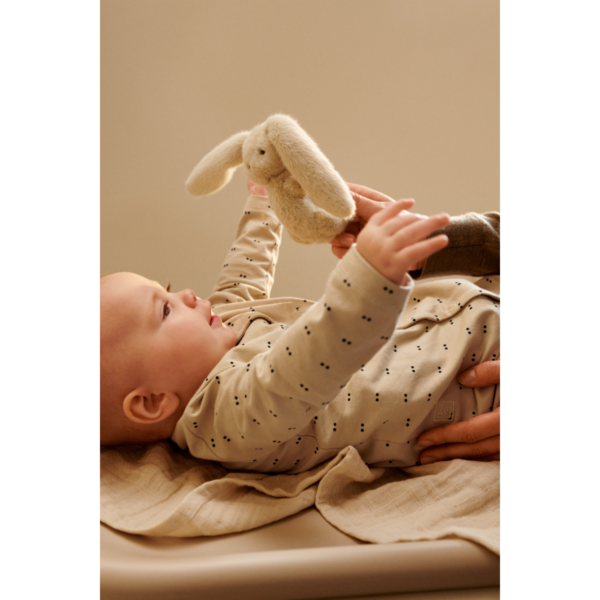 Romain Rabbit Rattle – Liewood - Image 3