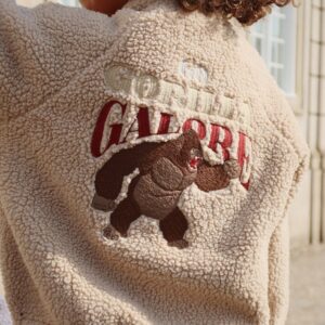 Teddy bomber jacket in Jazz color by Konges Sløjd, featuring a soft teddy texture and playful ‘Go Gorilla’ print.